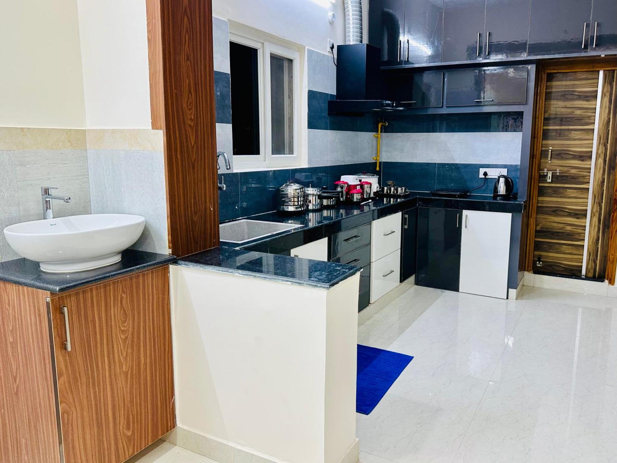 Truelife - 3Bhk Ac Apartments For Large Family - Best Location - Direct Flyover To Alipiri Gate - Walk To Ps4 Veg Restaurant - Modular Kitchen - Super Fast Wifi - Android Tv - 250 Jio Channels - Easy Access To All Temples - Top Service With Lots Of L Tirupati Exterior photo